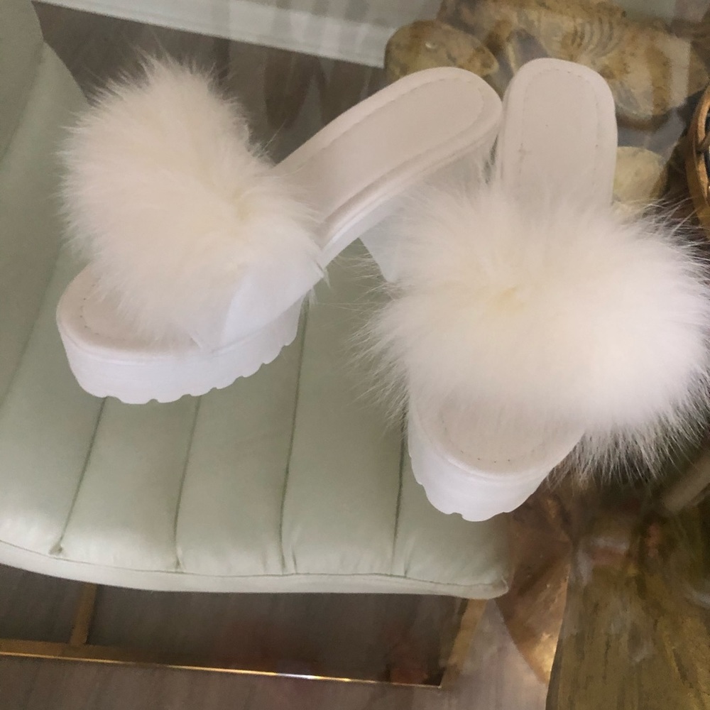 White Fur Platform Sandals NIB - Picture 4 of 5